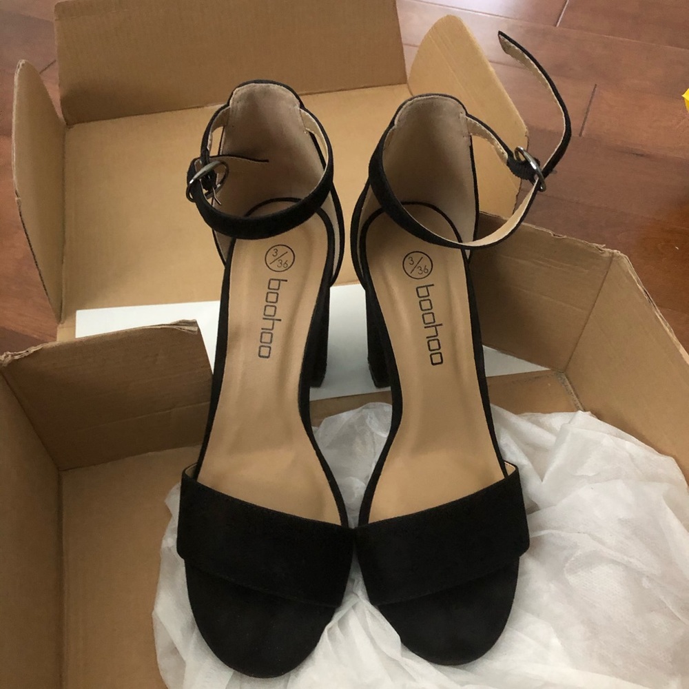 boohoo black suede heels